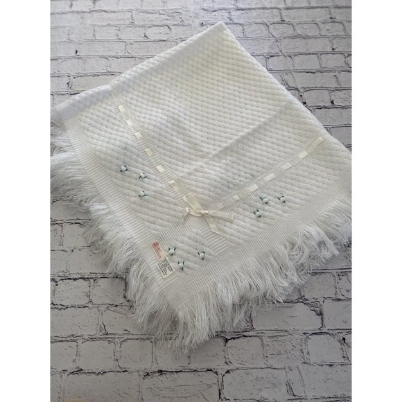 Vintage Carson Pirie Scott White‎ Embroidered Baby Blanket 38 x 42 Spain Acrylic - Picture 15 of 16